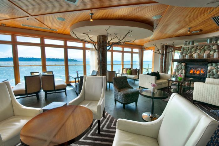 edgewater lounge
