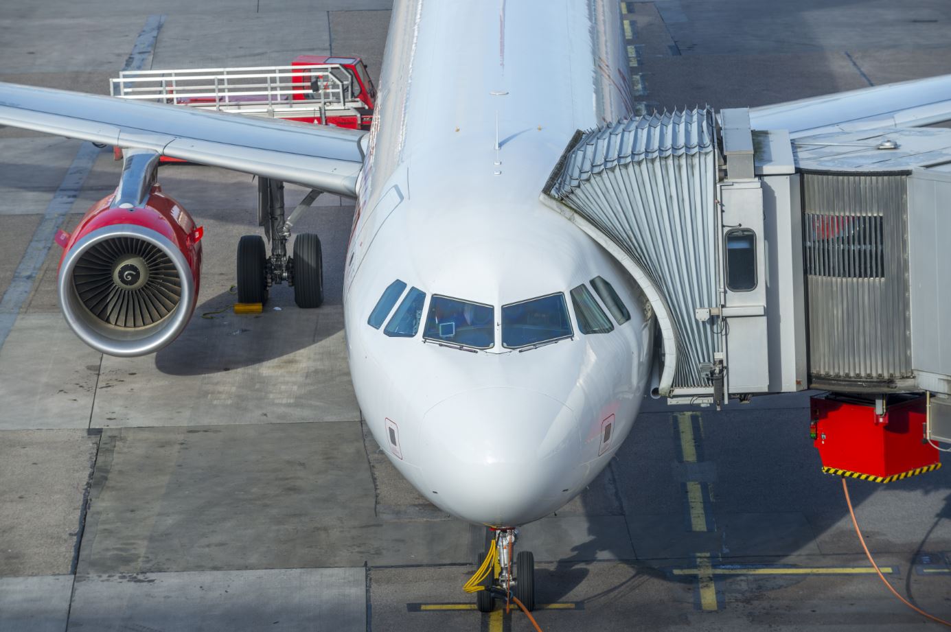 How to find the best deals on business class flights to greece